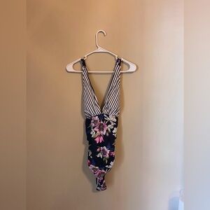 Women’s cupshe never worn one piece swimsuit XL